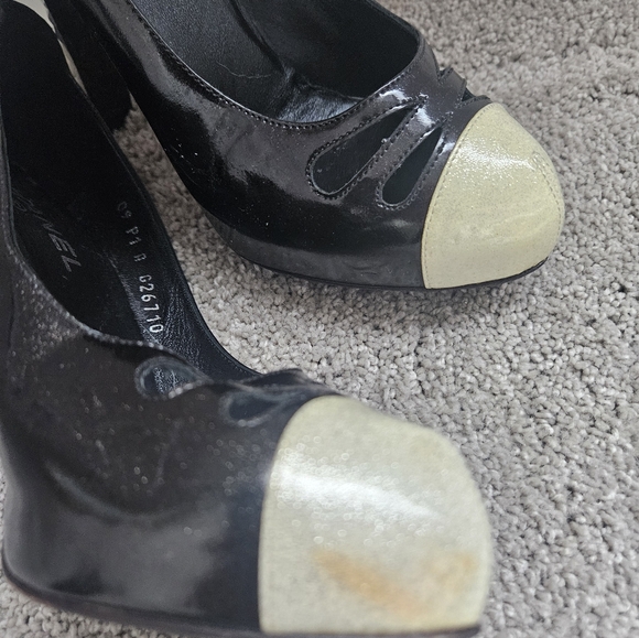 Pre loved authentic Chanel pumps - Picture 6 of 15